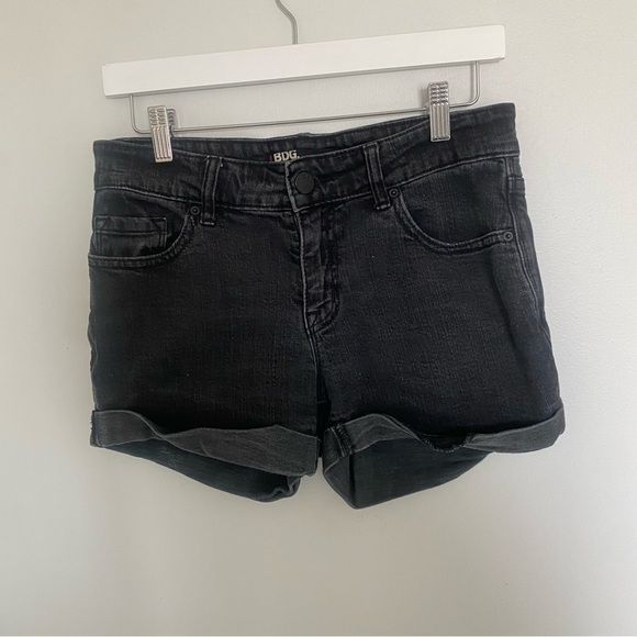 URBAN Outfitters BDG Black Mom Shortie Shorts High Waisted Sz 28 - Picture 3 of 7
